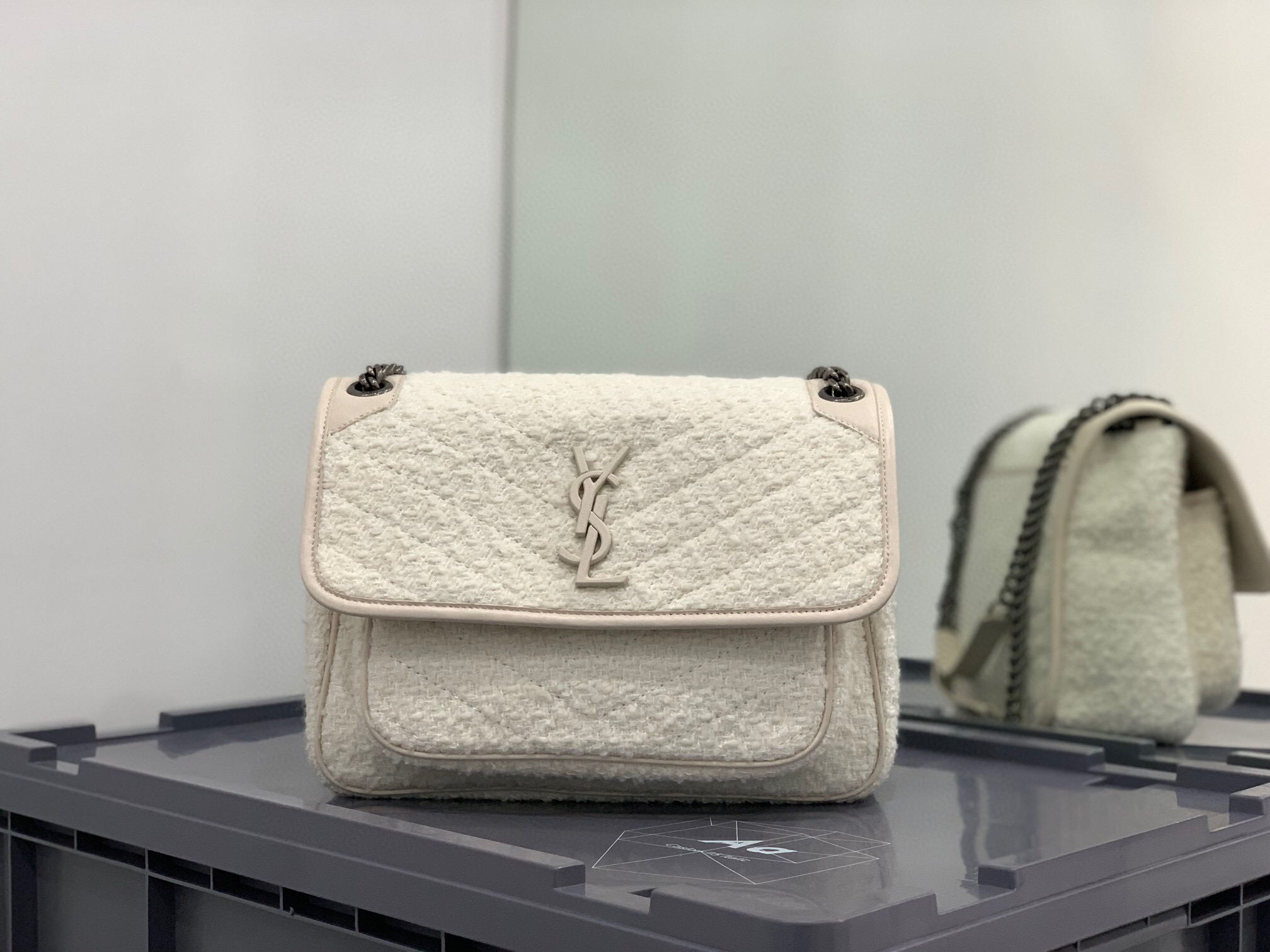 생로랑   여자 가방  498894