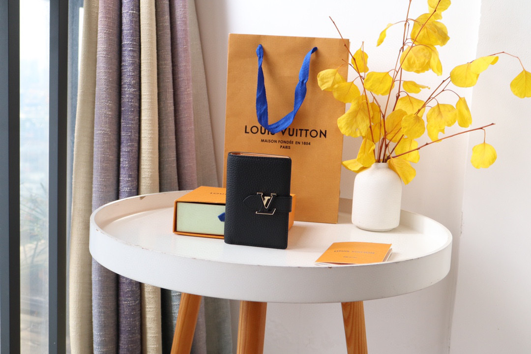 루이비통 여자 반지갑 M81561