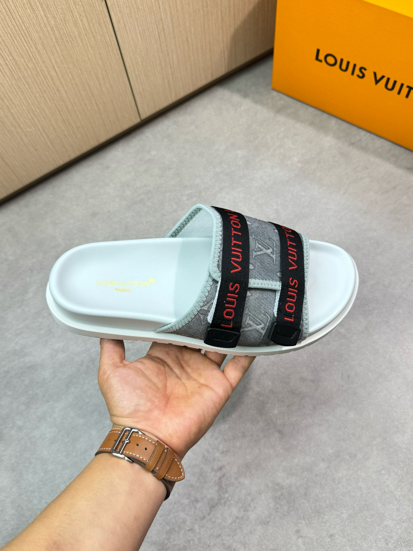 루이비통 남자 슬리퍼