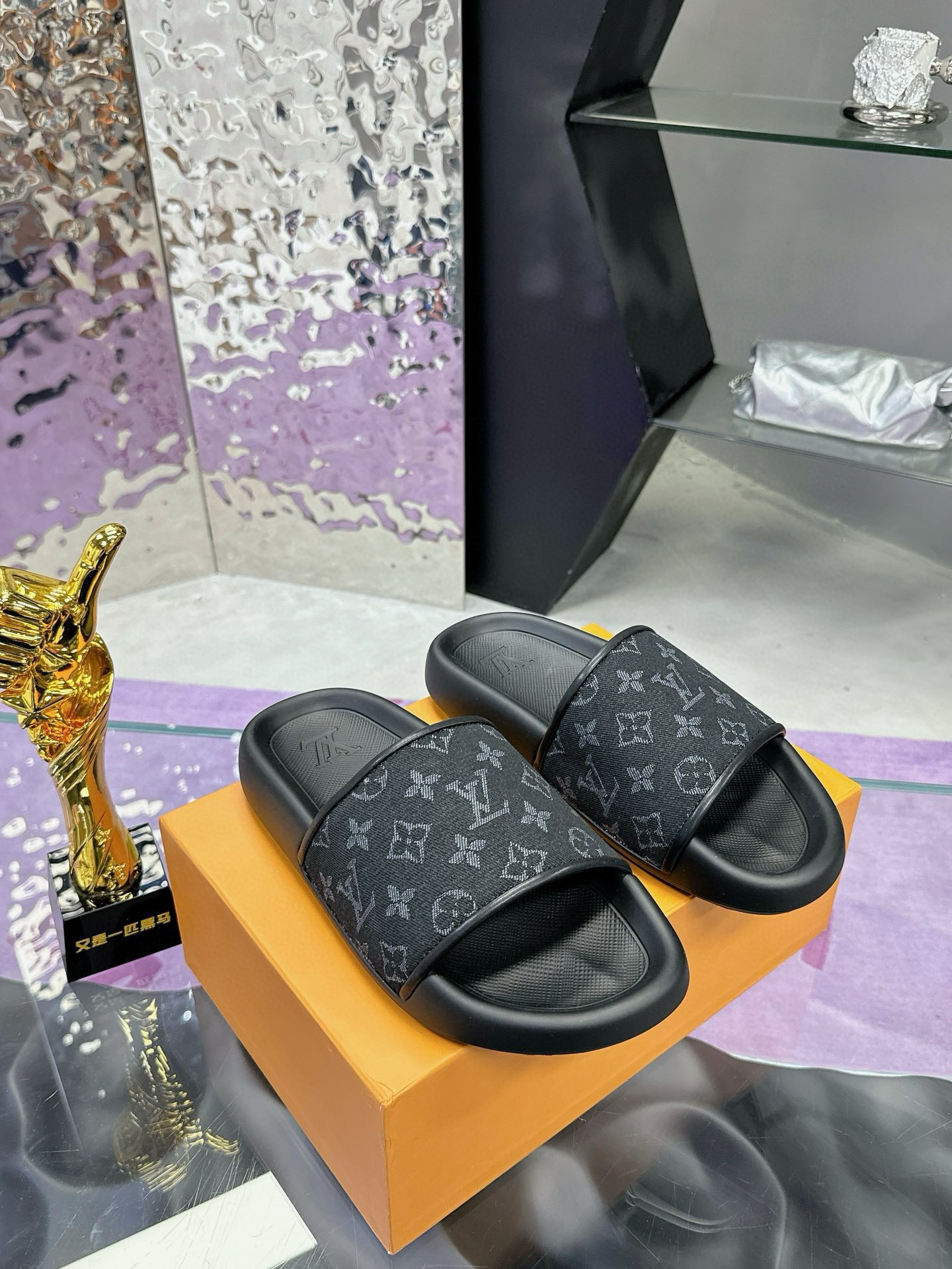 루이비통 남자 슬리퍼