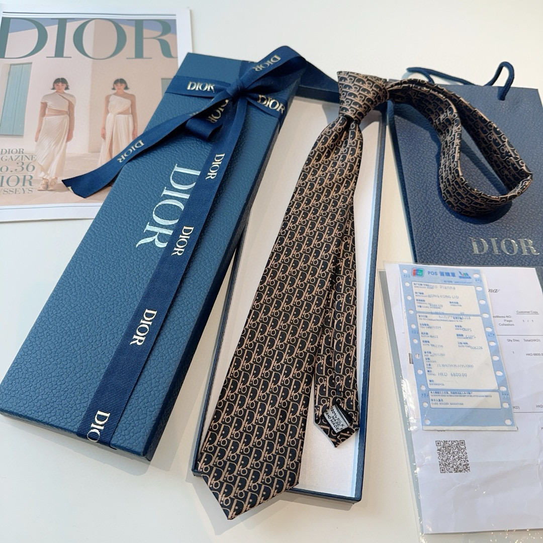 디올 넥타이