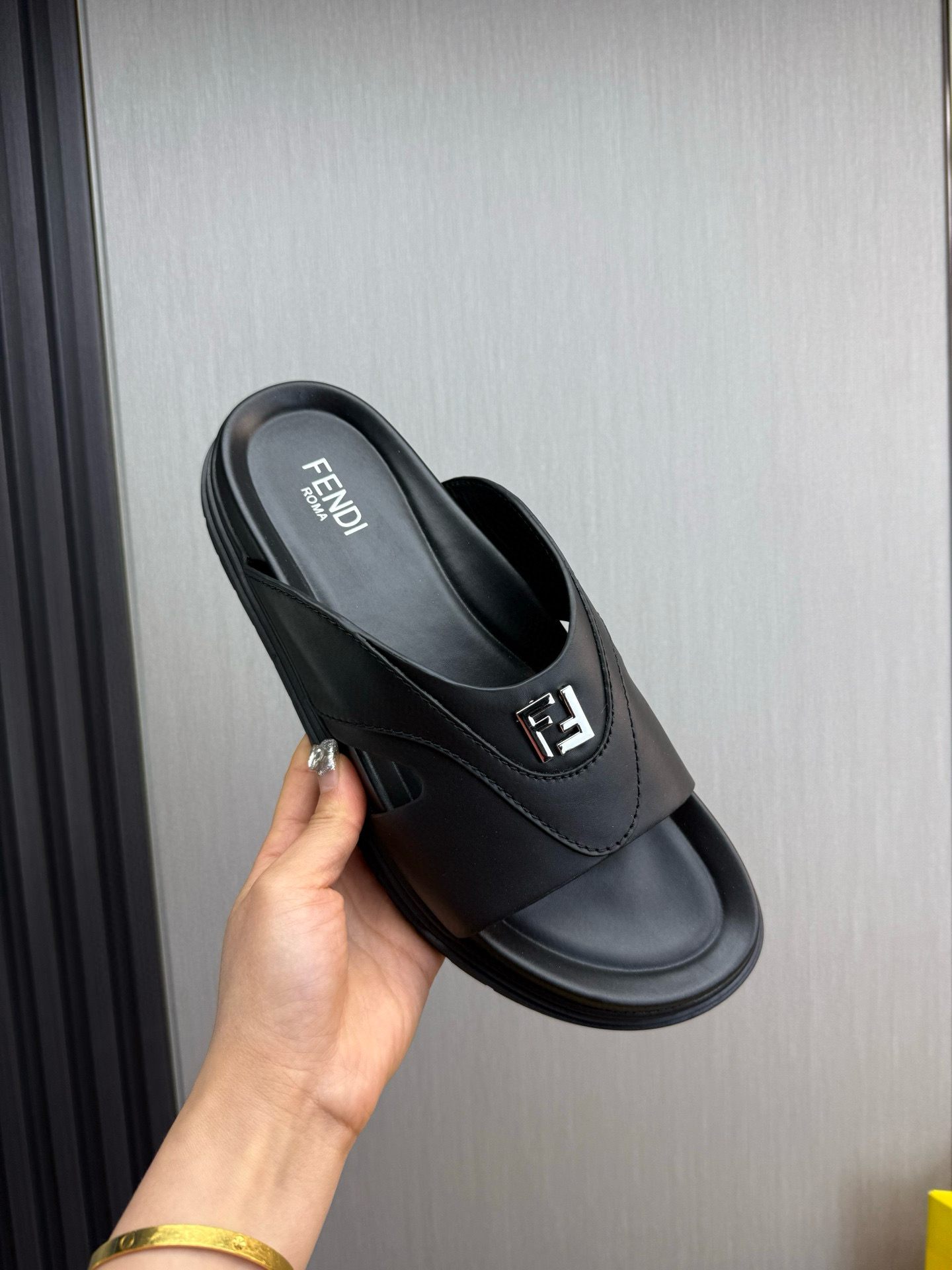 펜디 남자 슬리퍼