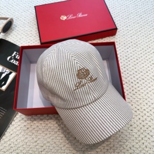 로로피아나 모자