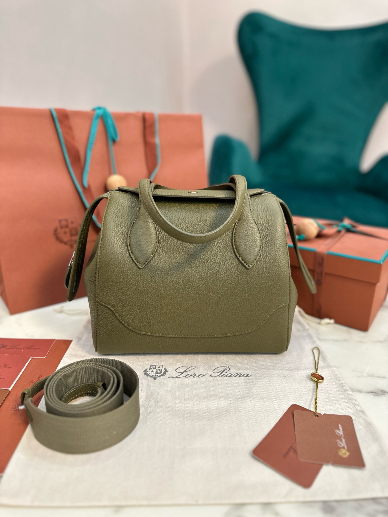 로로피아나 여자가방