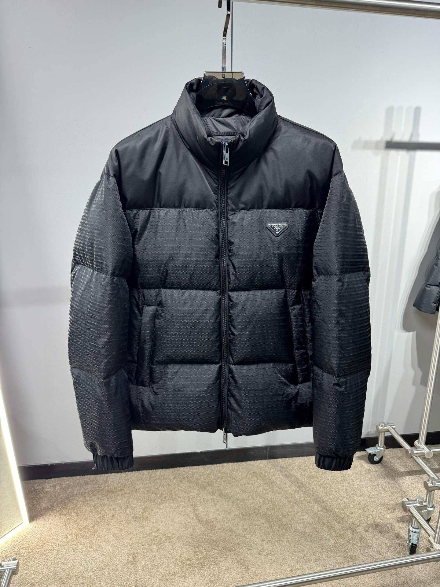 프라다 남자 패딩
