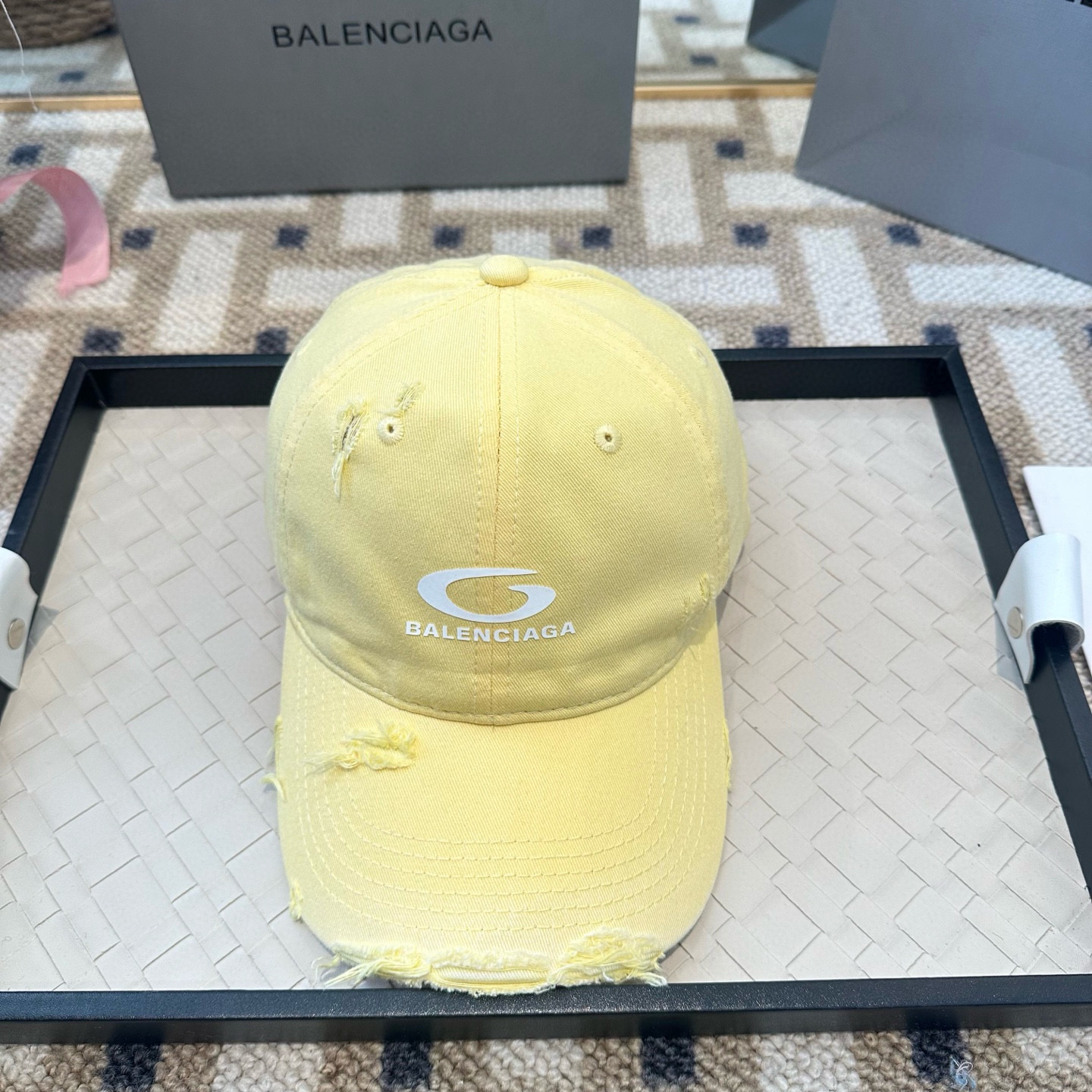 발렌시아가 모자