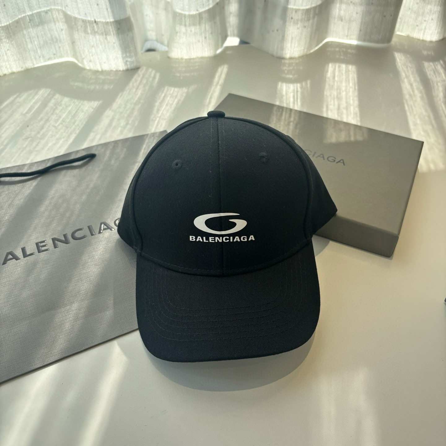 발렌시아가 모자