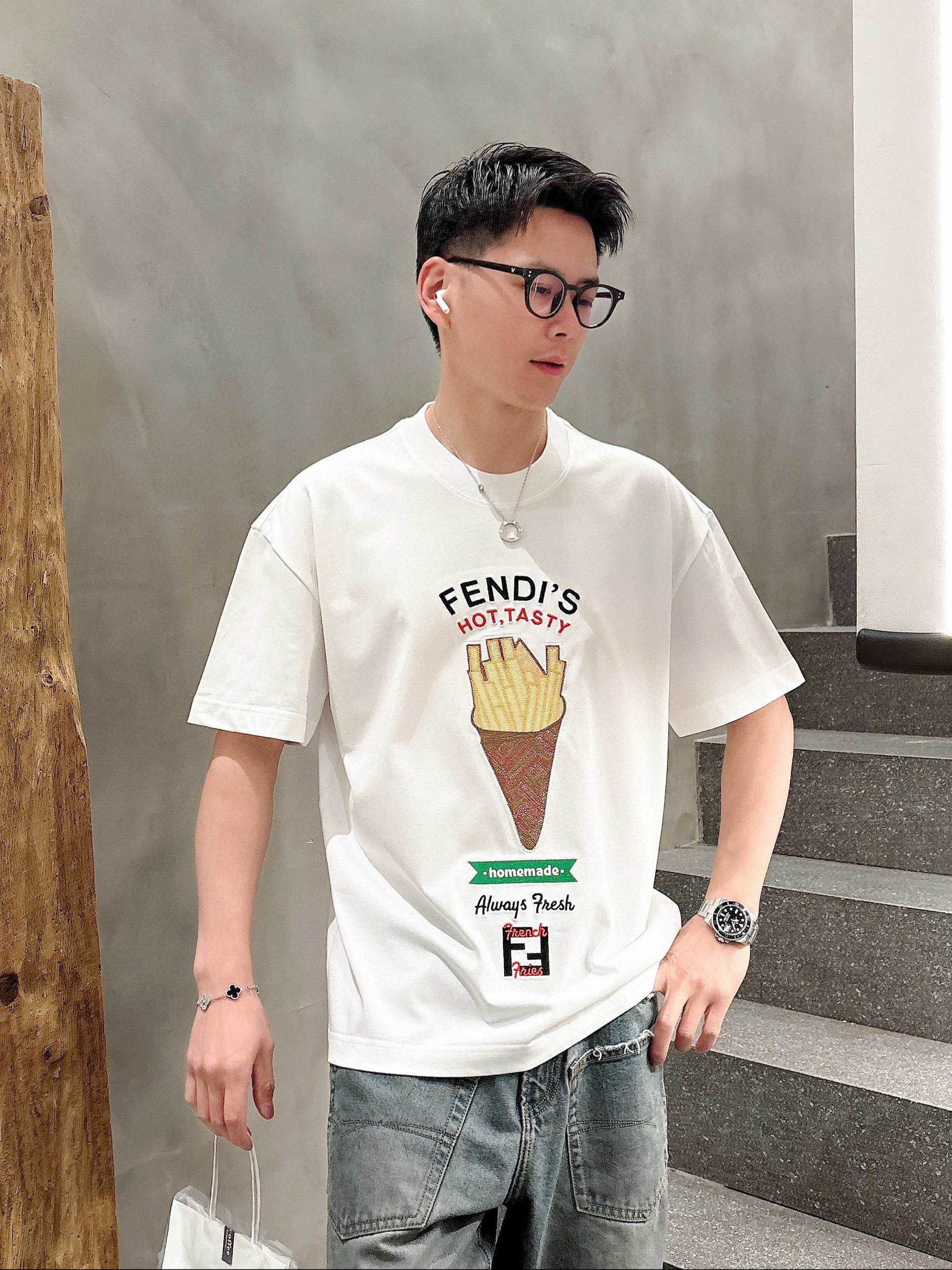 펜디 남자 반팔티